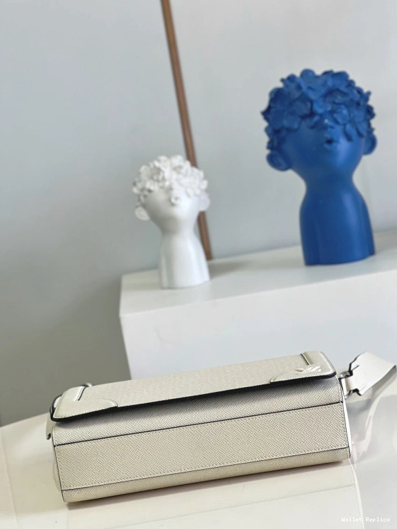 Affordable NEW LOUIS FLAP MESSENGER VUITTON 0802